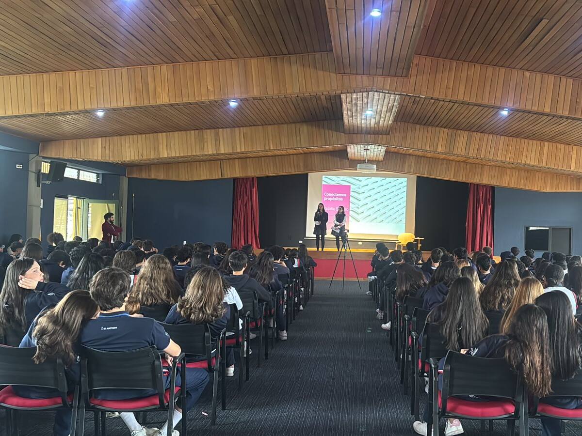 Estudiantes en Bogotá fortalecen habilidades STEM a través de experiencias con el mundo real