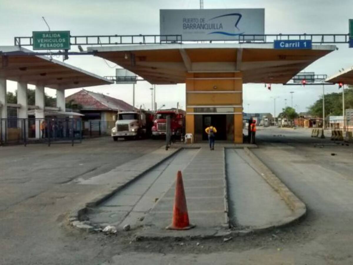 Dian decomisa en 4 contenedores con contrabando en el puerto