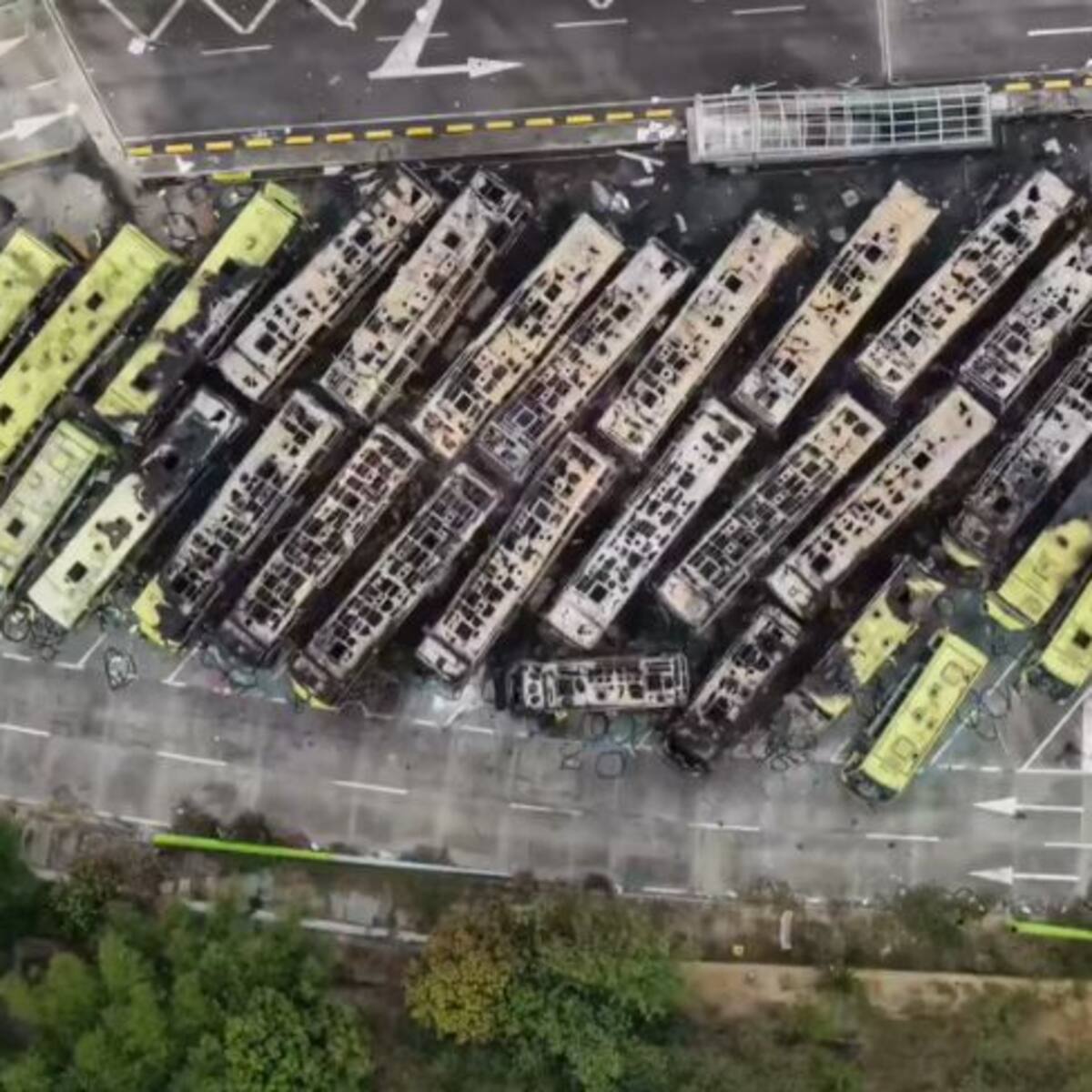 Al menos 30 buses de Metrolínea han resultado afectados por repetidos incendios en portal de Girón