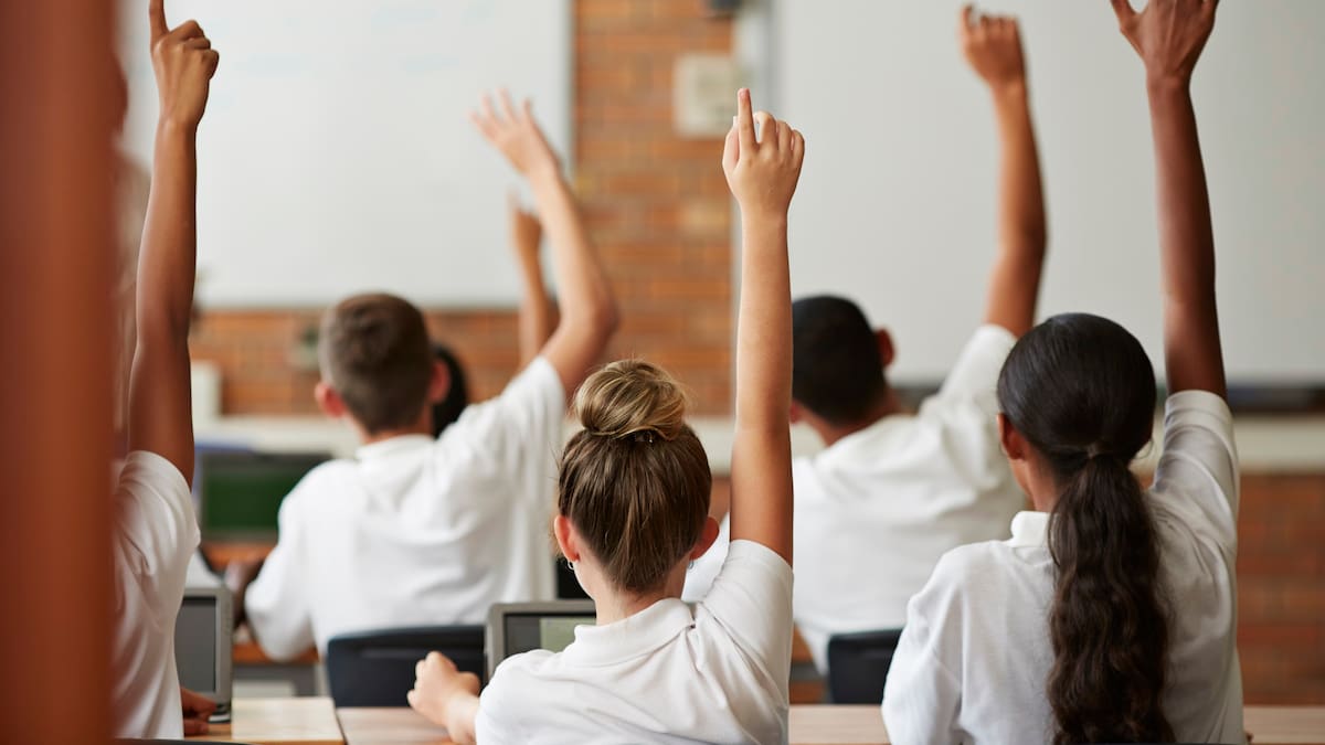 Aprobado en primer debate proyecto que prohibiría que haya clases a las 6 de la mañana en colegios