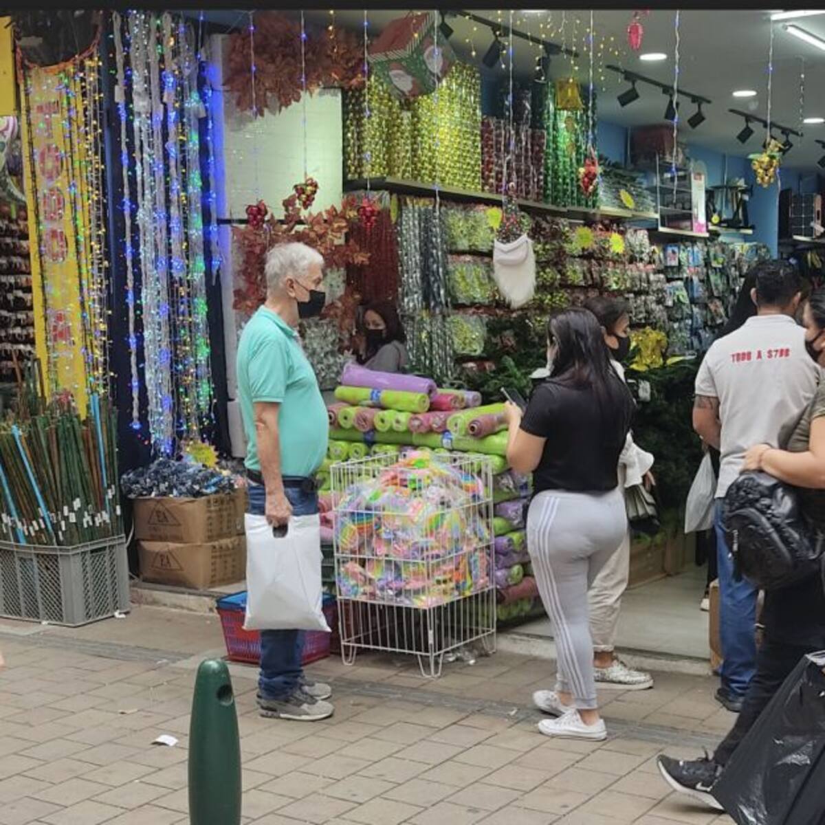 Comercio en Antioquia espera vender 1,1 billones de pesos en día sin IVA