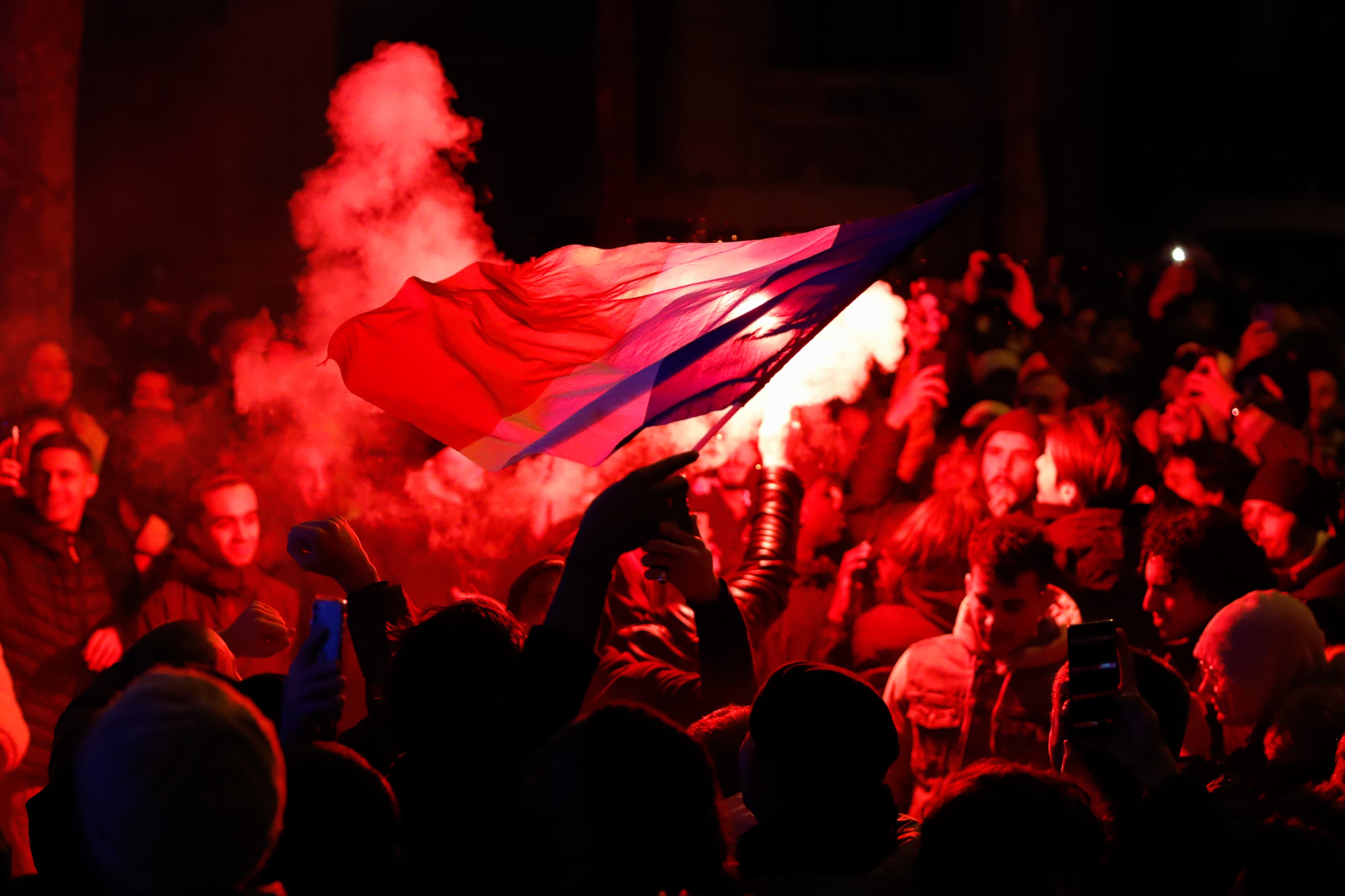 Celebraciones en Francia tras el triunfo de su selección de fútbol frente a Marruecos en el Mundial de Qatar. 
(Foto: Ameer Alhalbi/Anadolu Agency via Getty Images)