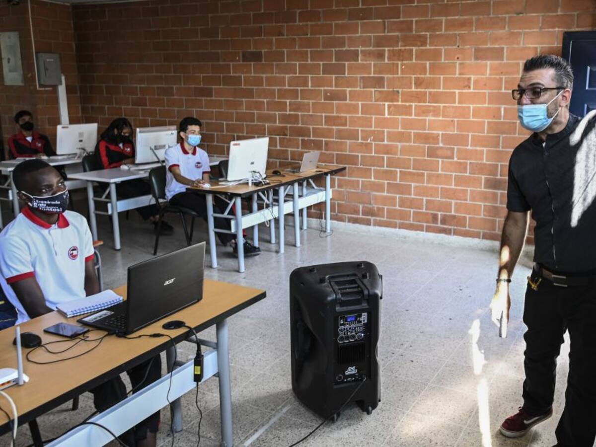 Cientos de docentes en Córdoba esperan nombramientos luego de dos meses