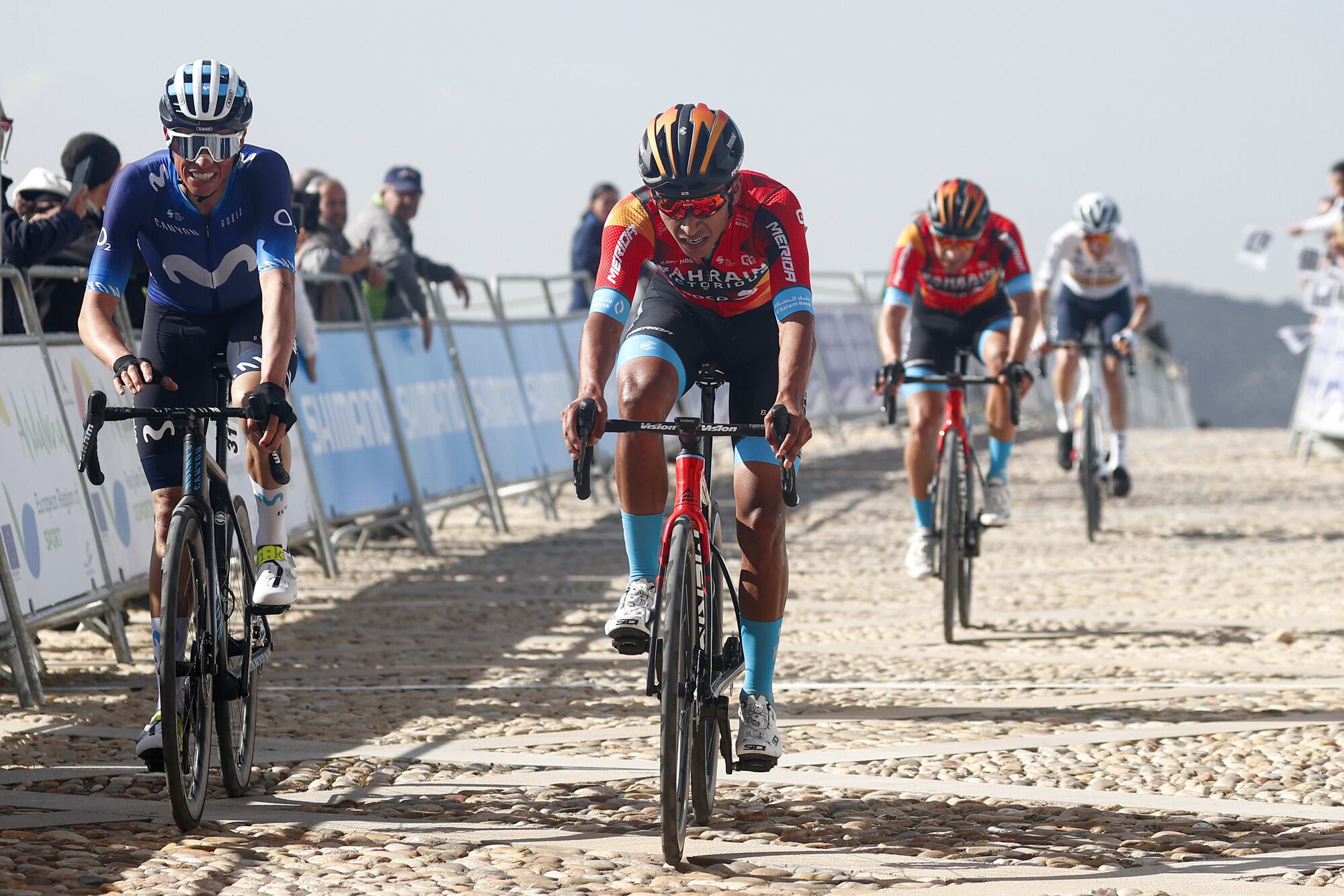 Santiago Buitrago cruzó la meta en segundo lugar durante este jueves / @SprintCycling