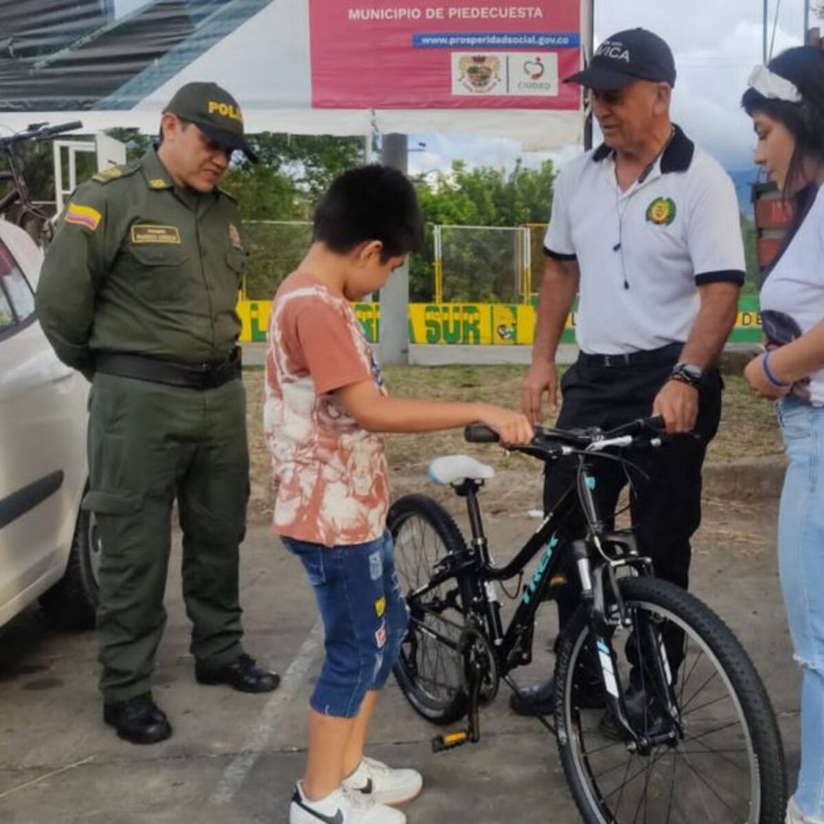 Reparan y donan bicicletas a niños de escasos recursos