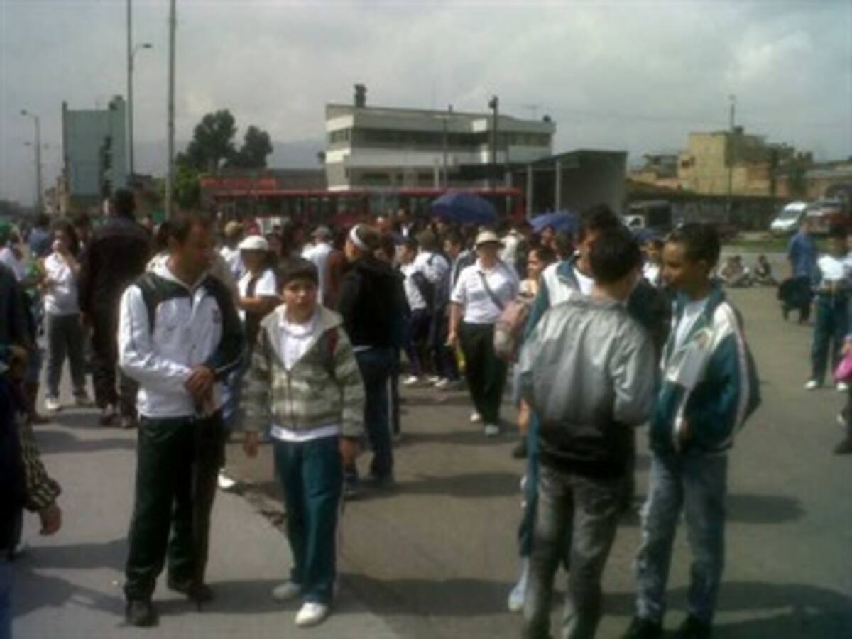 Estudiantes bloquean el Portal de Usme y Tunal de Transmilenio
