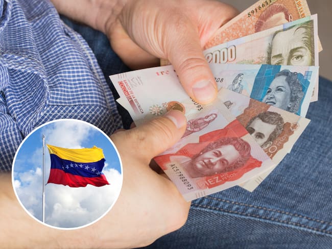 Hombre contando billetes colombianos / Bandera de Venezuela (Getty Images)