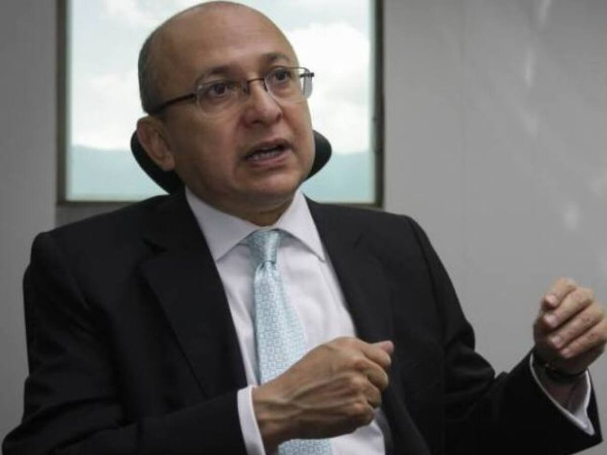 Montealegre: Petro tiene cualidades para ser rector del Externado y los estatutos inconstitucionales