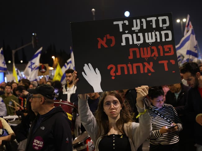 Miles de personas protestan en Jerusalén exigiendo la liberación de rehenes en Gaza. (Foto: EFE)