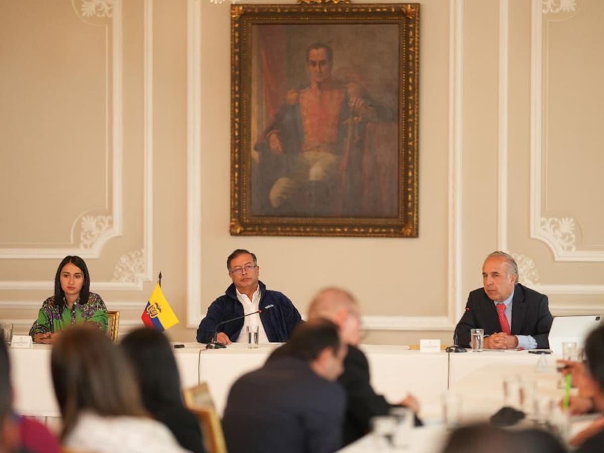 Taxistas insatisfechos tras reunión con el presidente Petro