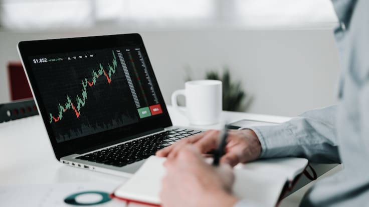 ¿De qué manera aplicar la educación financiera uniendo consciencia, economía y emociones?