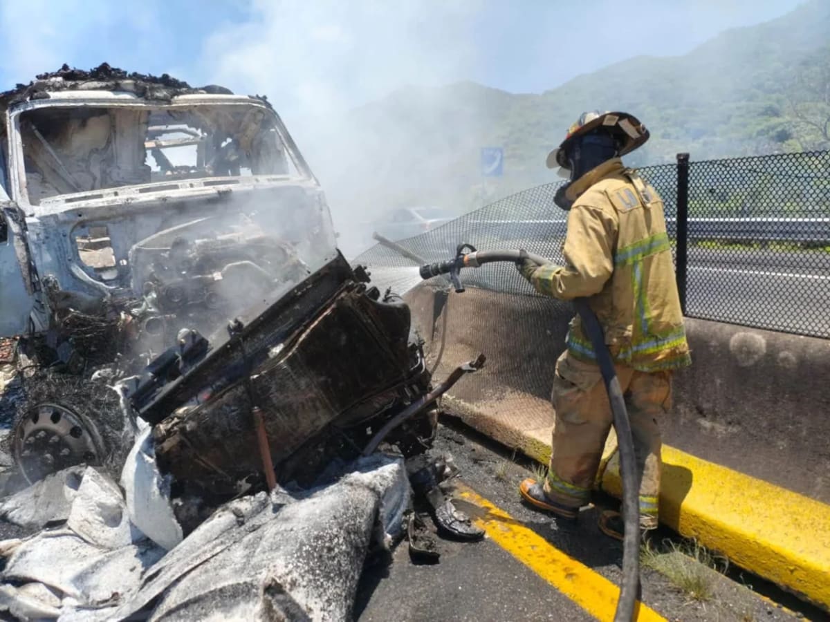 Trágico choque e incendio en carretera de México deja 10 muertos y 10 heridos