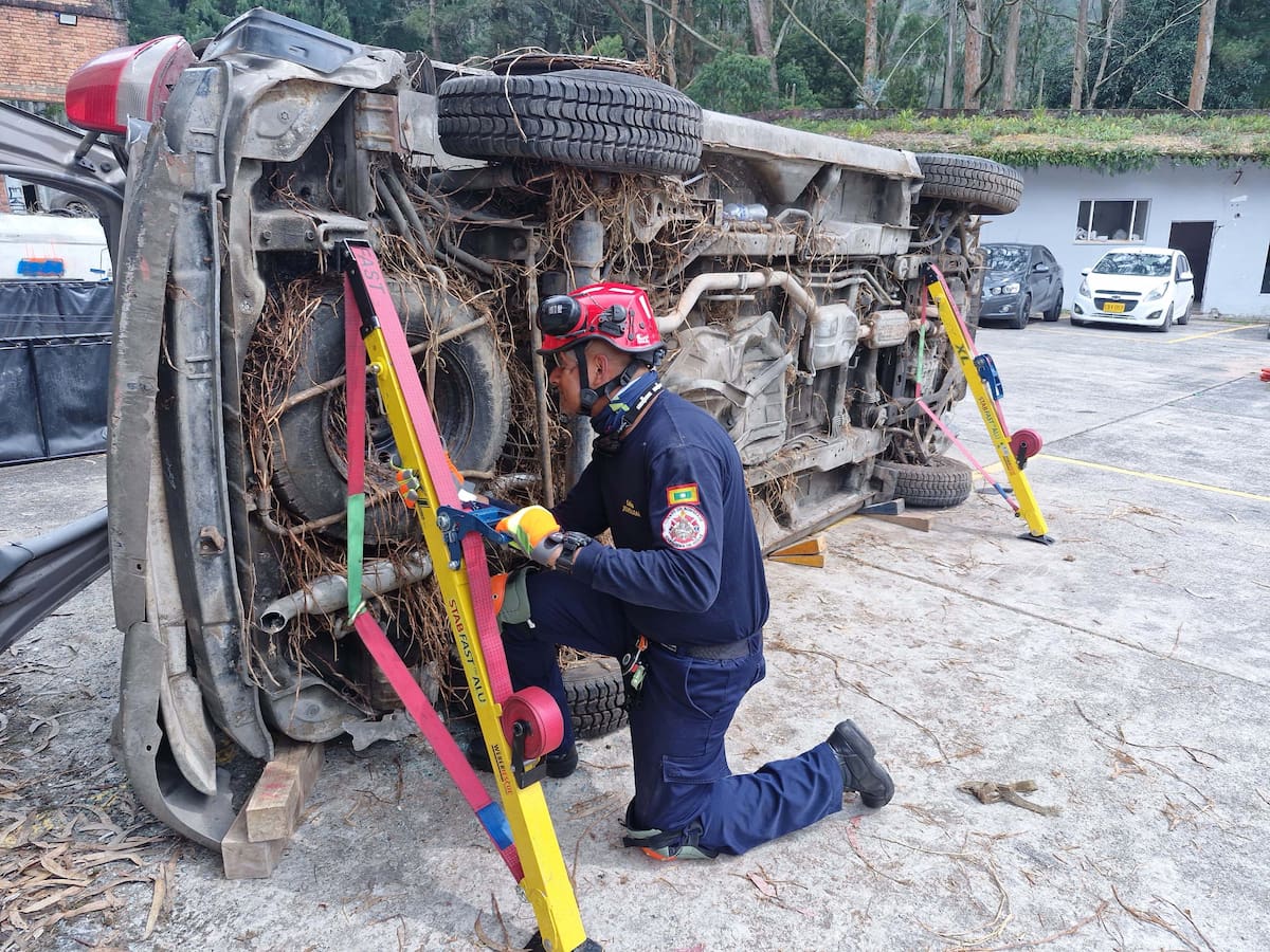 Bomberos de Cartagena fueron capacitados en curso de Rescate Vehicular en Bogotá