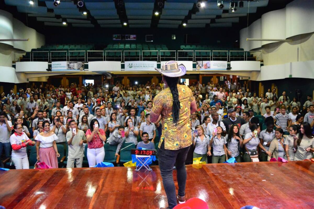 A lo largo de la mañana se desarrollaron las noticias, los deportes, el entretenimiento y lo mejor del Carnaval de Barranquilla, en 6AM Hoy por Hoy.