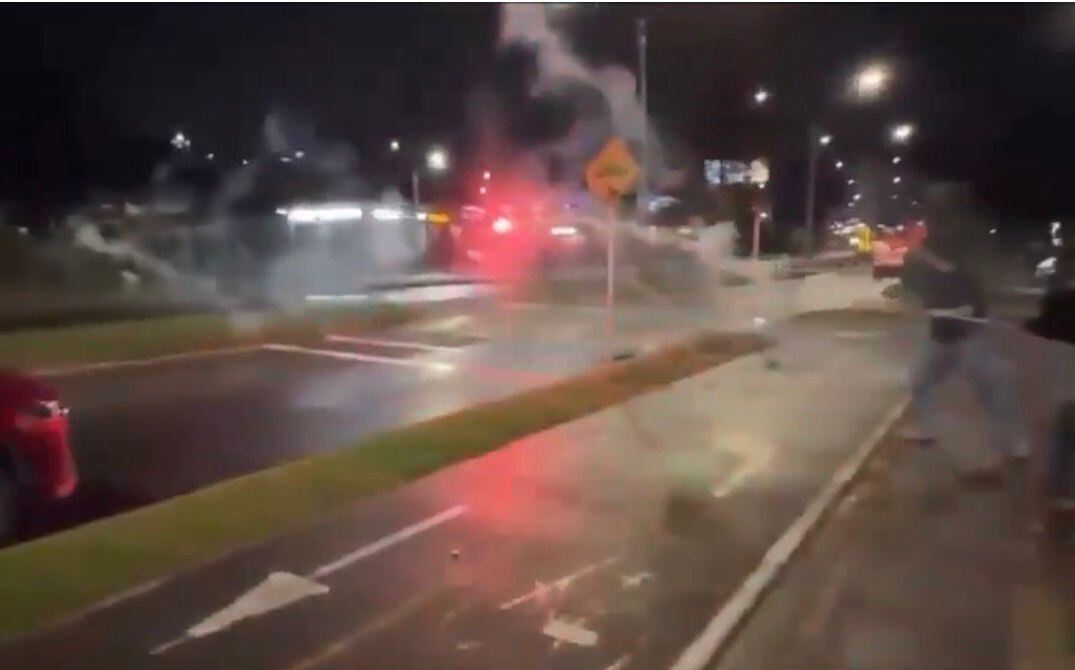 Guerra de bengalas en Rionegro, Antioquia. Foto: Cortesía.