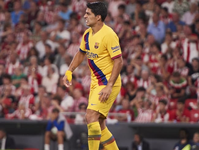 Suárez sufrió una lesión en la pierna derecha y es duda en Uruguay