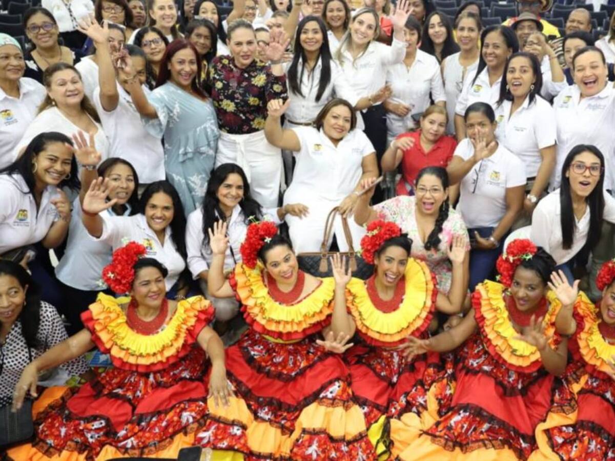 Día de la Mujer: Gobernación rinde homenaje a sus funcionarias