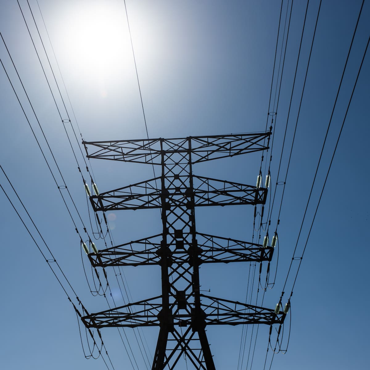 Juez admite acción popular por deudas del Gobierno con empresas de energía