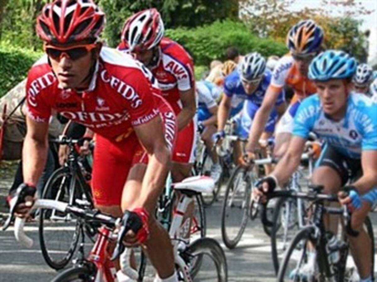 Leonardo Duque expone su liderato en la Copa de Francia de ciclismo