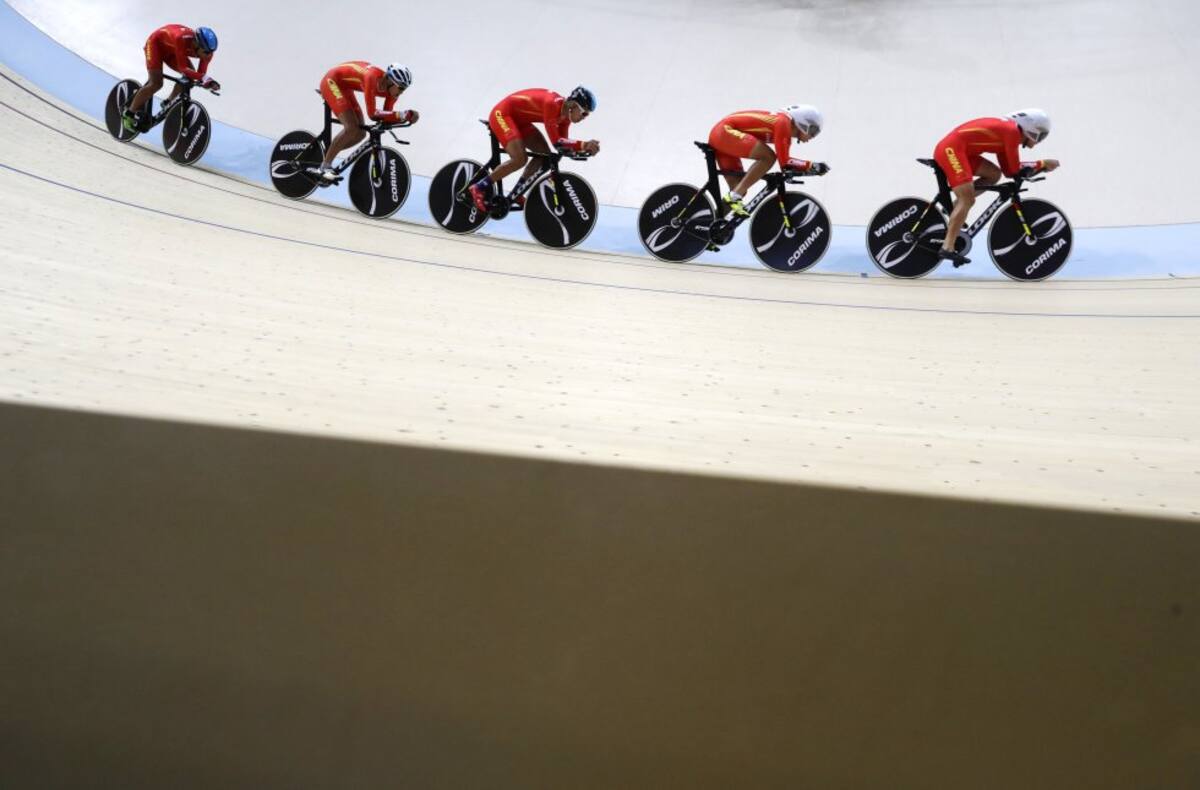 El equipo chino de ciclismo durante una jornada de entrenamiento previo a las competencias oficiales.