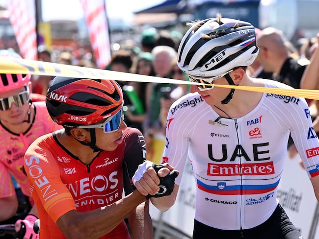 Egan Bernal con Tadej Pogacar antes del inicio de la etapa 1 de la Vuelta a Cataluña. (Photo by David Ramos/Getty Images)