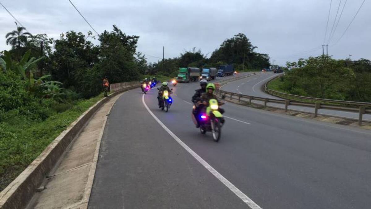 500 hombres de la policía custodian las vías de Caldas durante el paro camionero