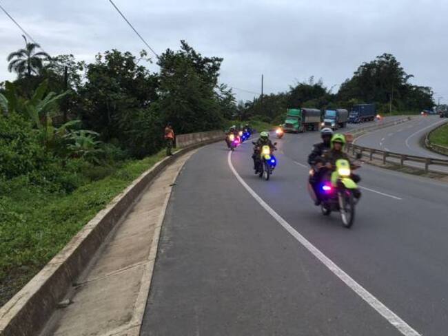 500 hombres de la policía custodian las vías de Caldas durante el paro camionero