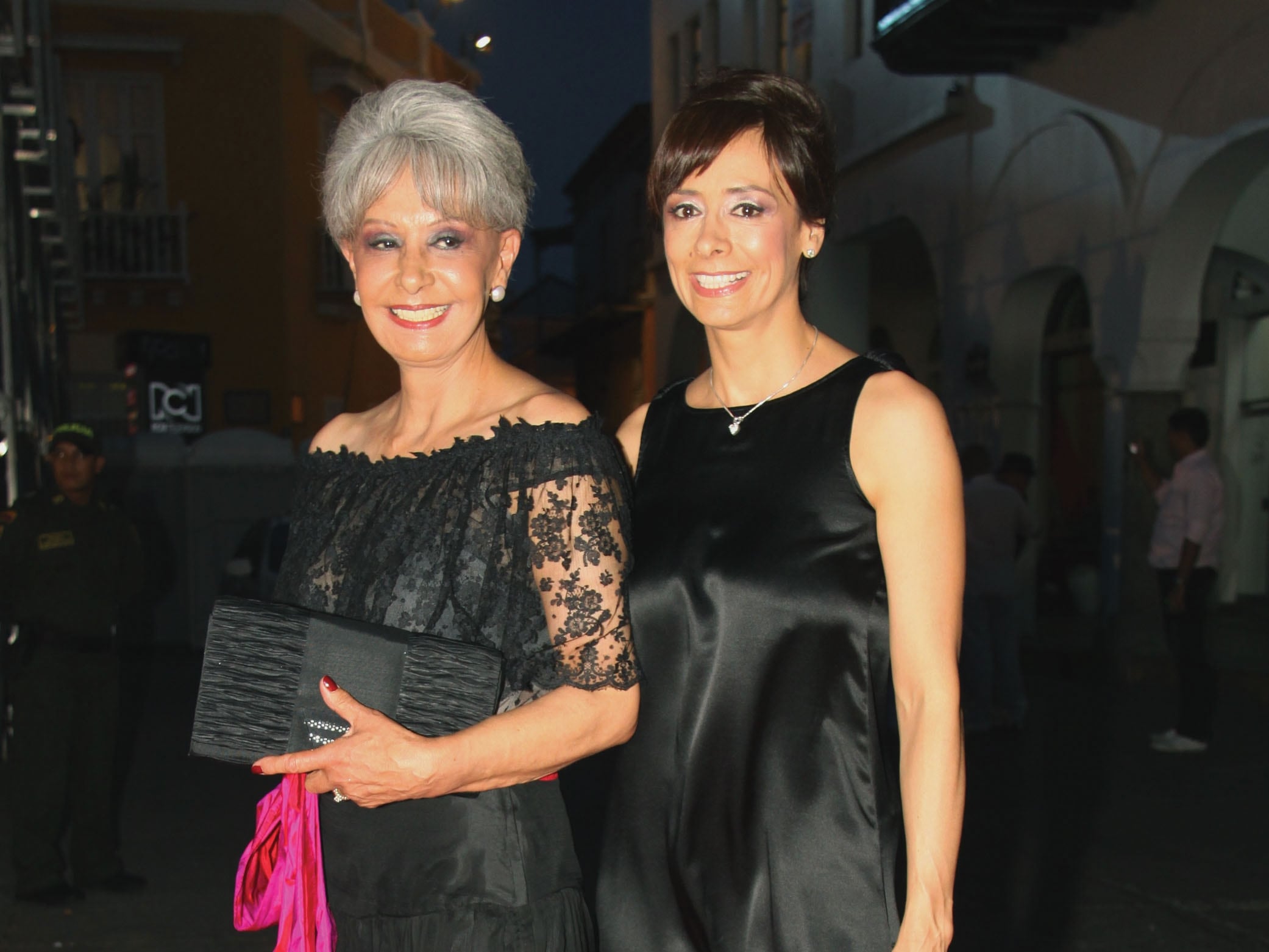 EN LA NOCHE DE LOS PREMIOS INDIA CATALINA LA ACTRIZ RAQUEL ERCOLE RECIBIO UN HOMENAJE POR TODA SU CARRERA ARTISTICA, QUIEN ESTUVO ACOMPAÑADA POR SU HIJA Y TAMBIEN ACTRIZ PATRICIA ERCOLE. (COLPRENSA / FOTO EL UNIVERSAL).