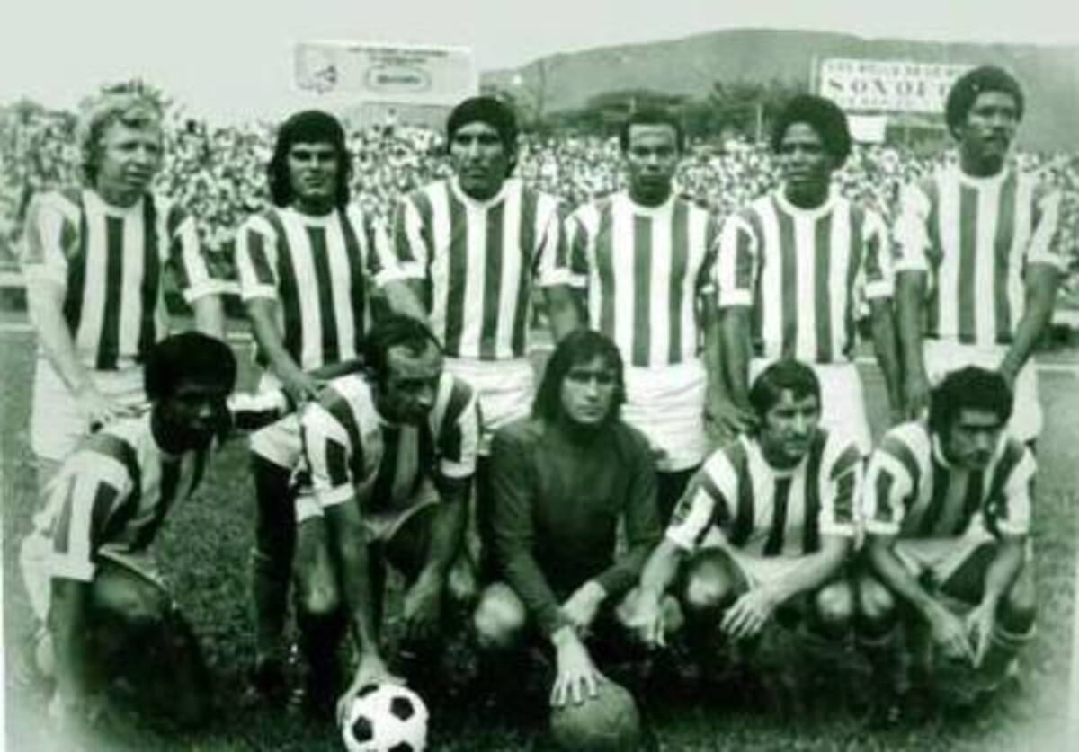 ATLETICO NACIONAL CAMPEÓN 1973ARRIBA DE IZQ-DER: Gerardo Moncada, Gilberto Salgado, Tito Manuel Gómez, Abel Álvarez, Francisco Maturana, Teófilo Campaz. ABAJO MISMO ORDEN: Víctor Campaz, Hugo Horacio Lóndero, Raúl Ramón Navarro, Jorge Hugo Fernández y Gustavo Santa.