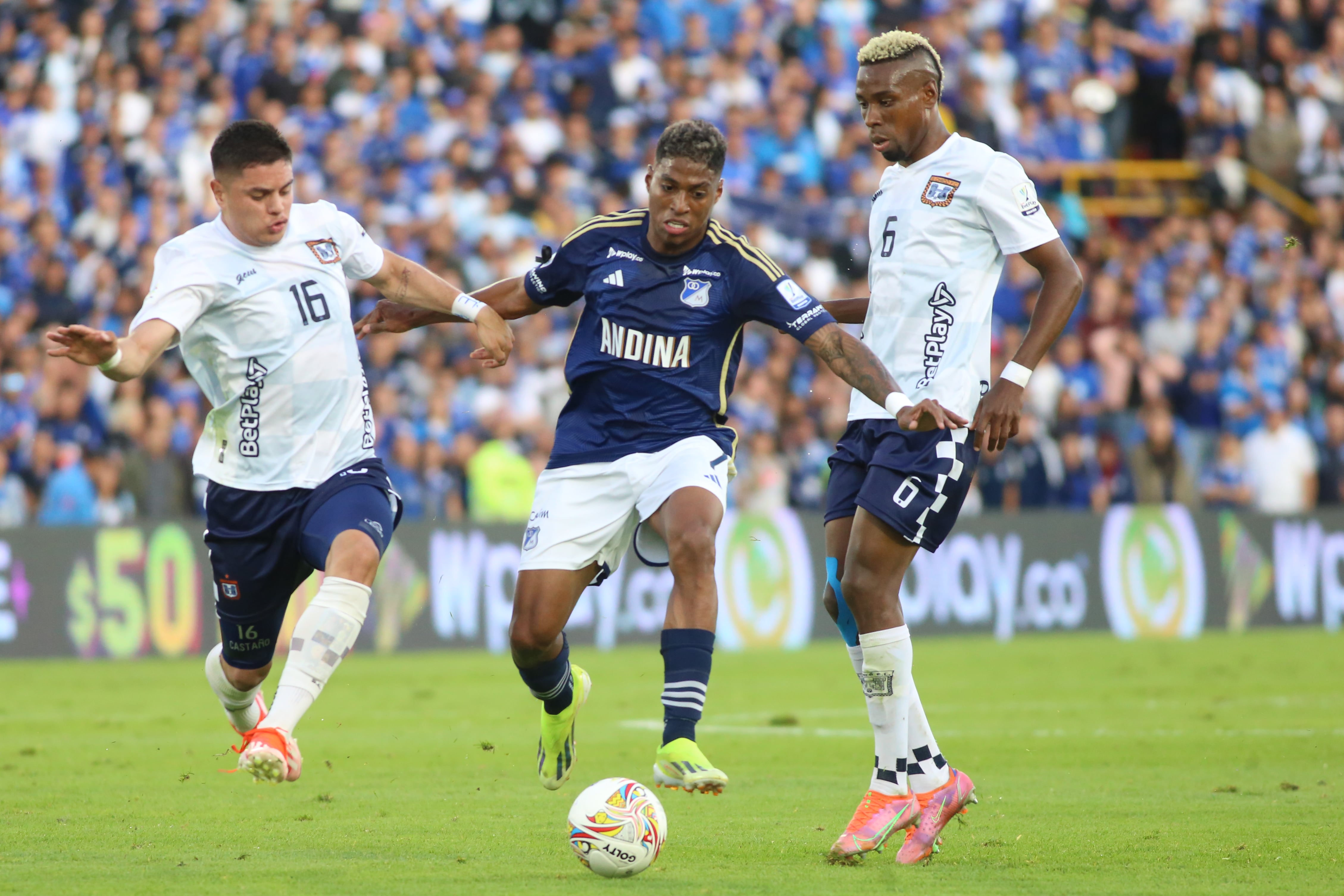 Emerson Rivaldo Rodríguez es baja por fatiga muscular. (Photo by Daniel Garzon Herazo/NurPhoto via Getty Images)