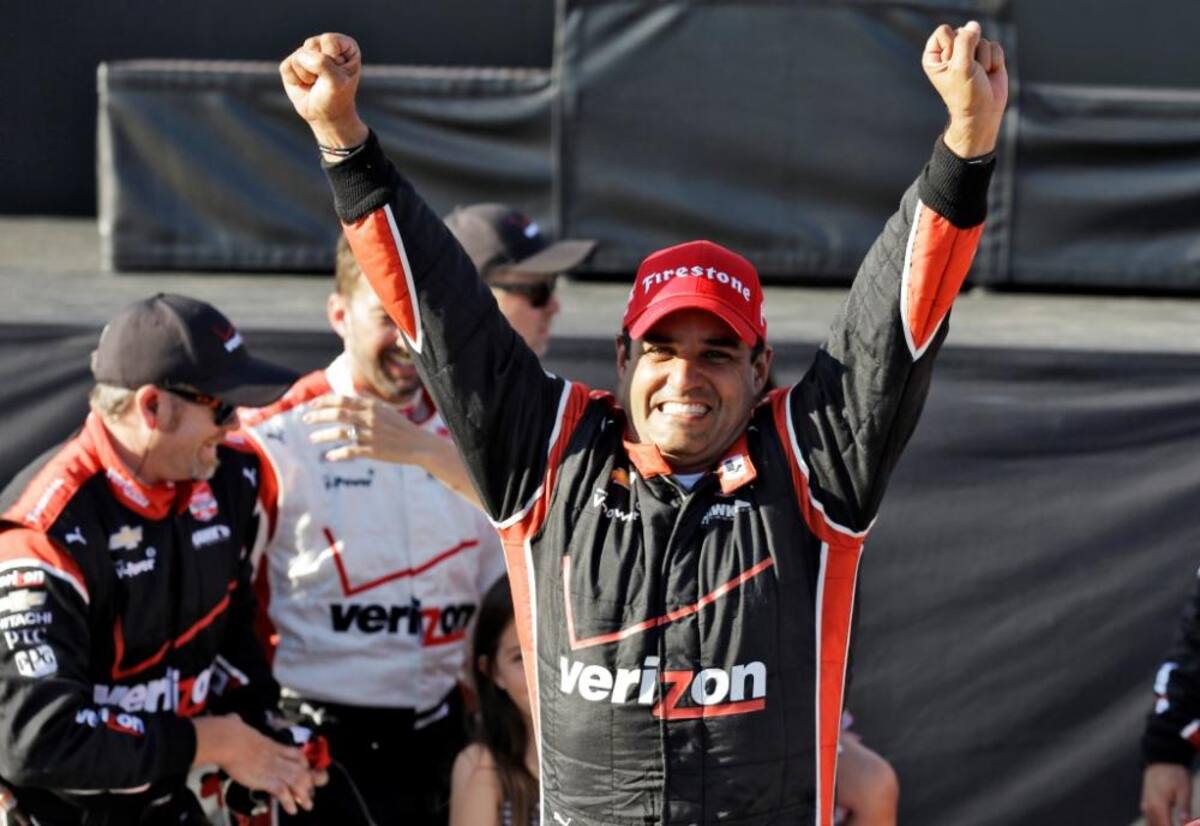 El piloto bogotano consiguió su decimotercer triunfo en la IndyCar en el inicio de la temporada 2015 en San Petersburgo. Montoya superó a su compañero de escudería Will Power, quien terminó segundo. El tercero fue Tony Kanaan.
