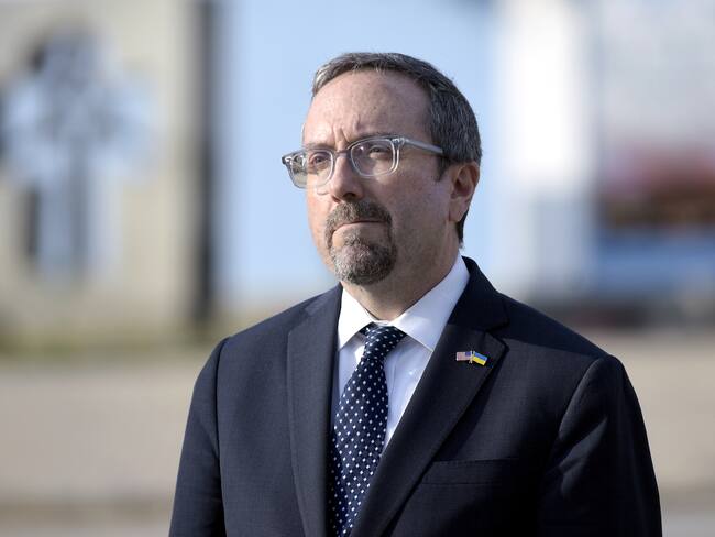 “Buscamos que Ucrania escoja su propio futuro”: John Bass