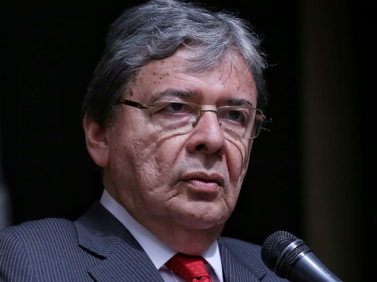 Ministro de Defensa reconoce múltiples homicidios como masacres