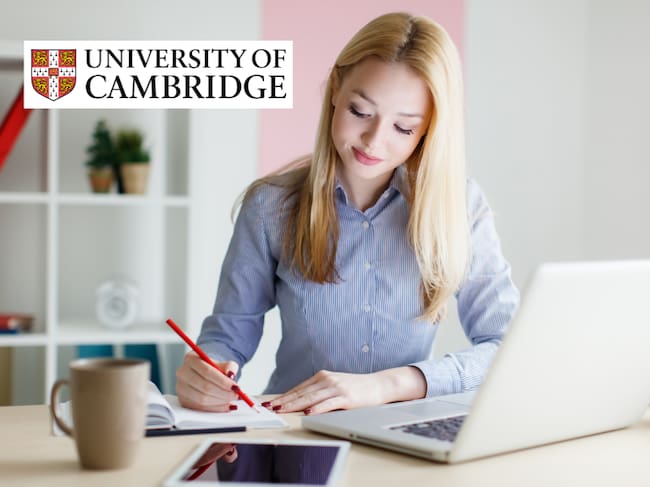 Logo Universidad de Cambridge- persona estudiando / foto vía Getty Images