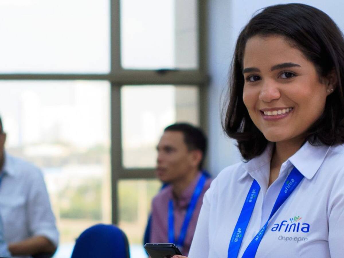 Lucy, la agente de Afinia que atiende a los usuarios vía Whatsapp