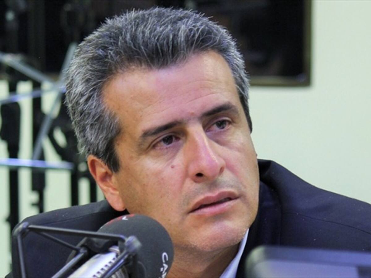 El Senado debería declarar indigno a Pretelt y que se vaya: Velasco