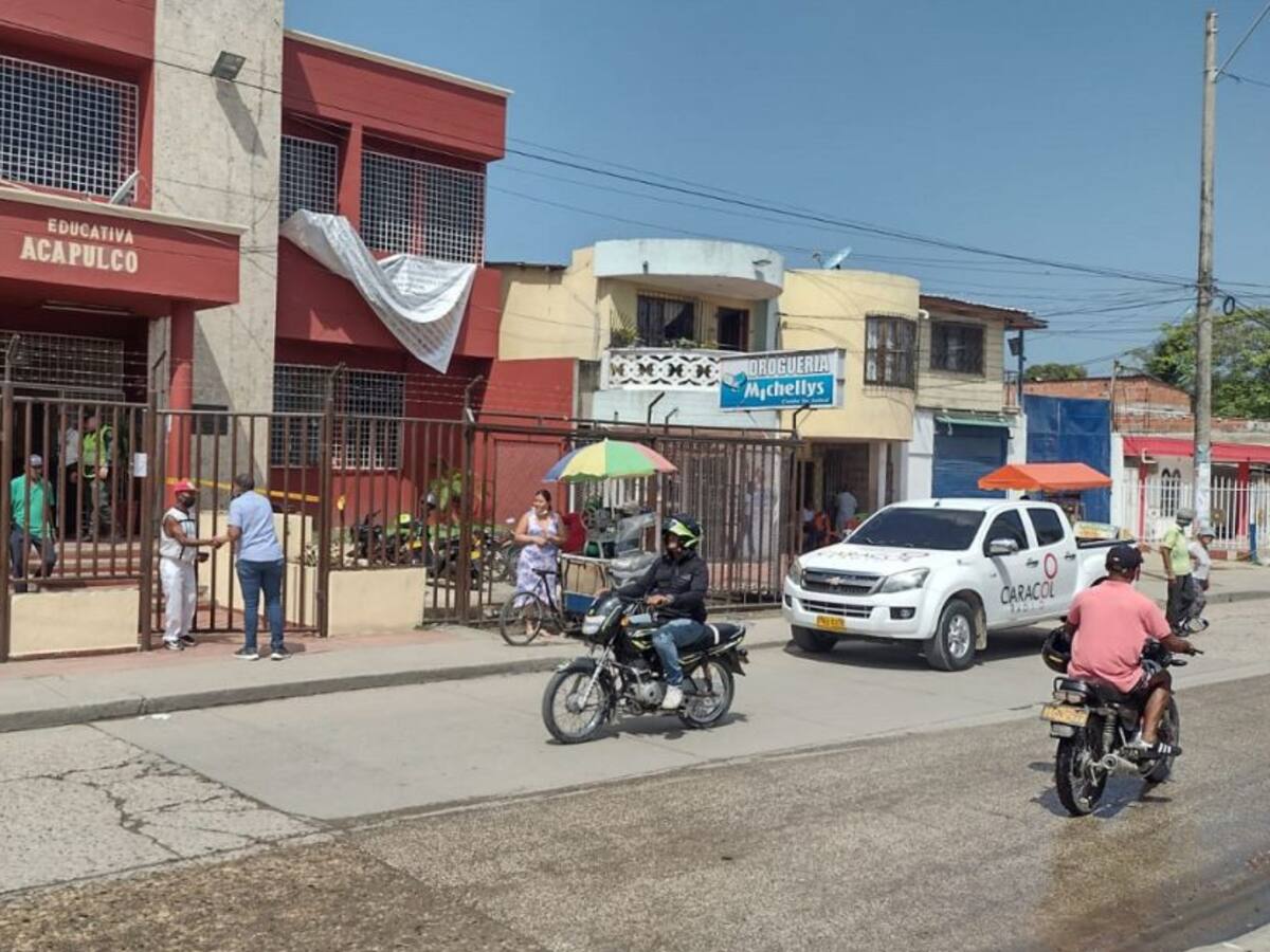 MOE evidenció jurados con distintivos de campañas políticas en Cartagena