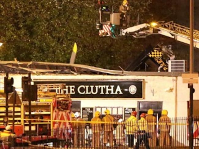 Un helicóptero cayó sobre un bar: ocho muertos