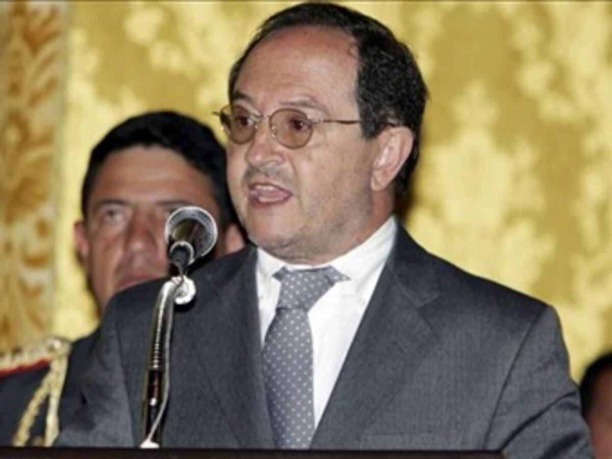 Ecuador ve positiva la llamada de atención de Uribe a Santos