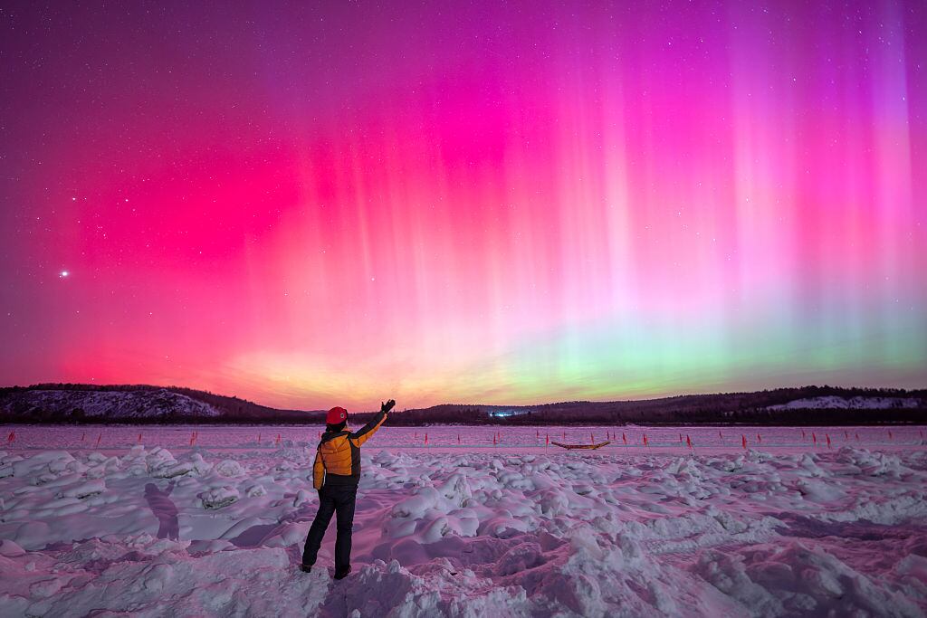 Tormenta geomagnética produjo espectaculares imágenes de auroras boreales, ¿se verán en Colombia? Aurora boreal en China, 2026. Getty Images