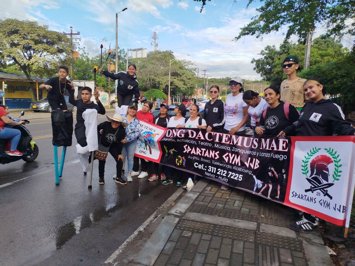 Madres cuidadoras de Neiva, caminan hacia Bogotá a exigir sus derechos