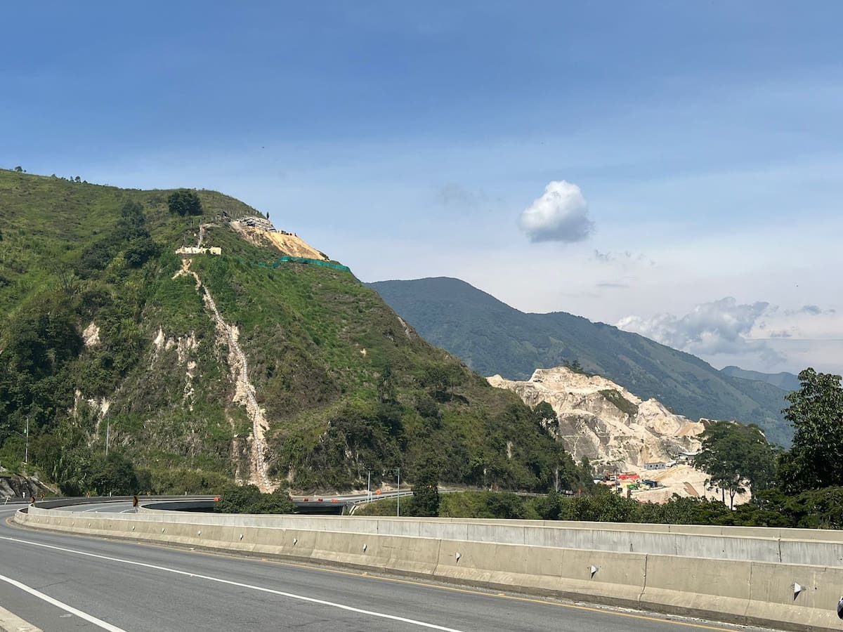 Gobernador pidió a Covipacífico no destruir montaña en Amagá, sugirió túneles o viaductos