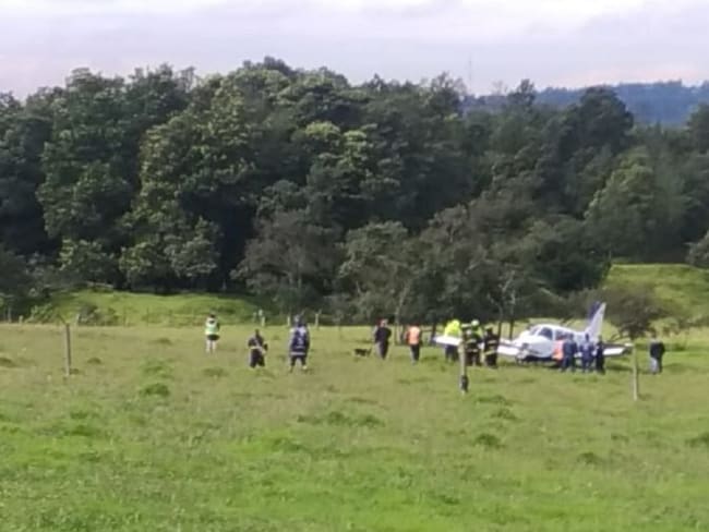 Avioneta aterrizó de emergencia en el norte de Bogotá