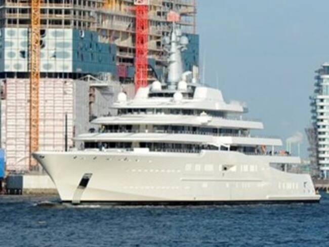 Magnate ruso recibe el yate privado más lujoso del mundo