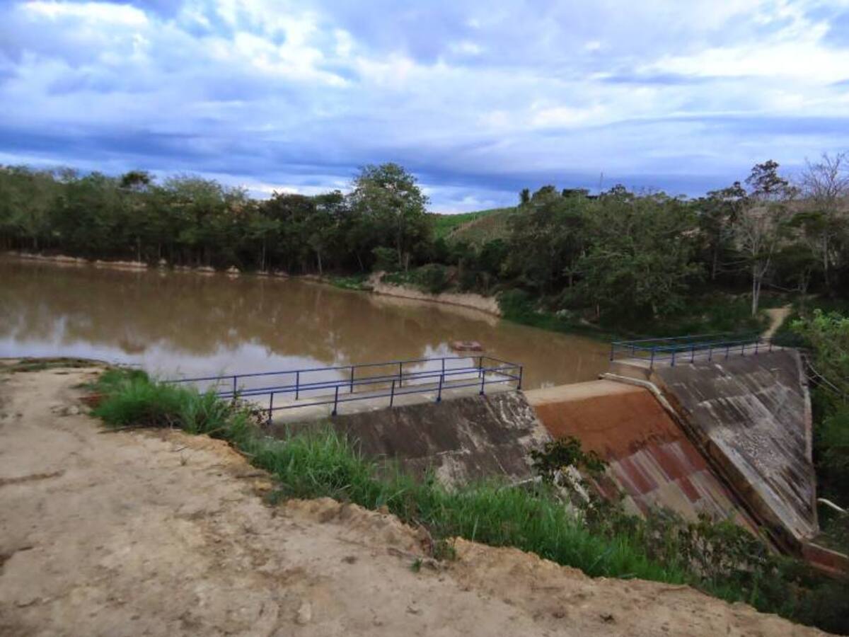 El calvario de 9 municipios de Santander endeudados con los bonos del agua