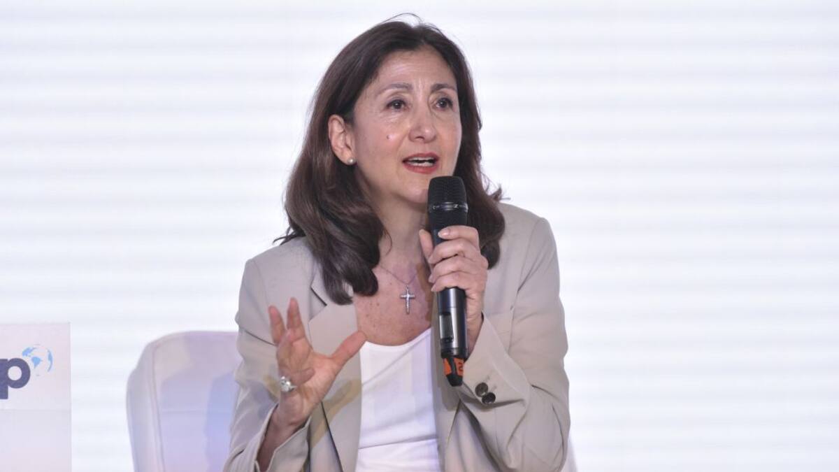 ¿Se consolida alianza de centro? Ingrid Betancourt dice estar dispuesta