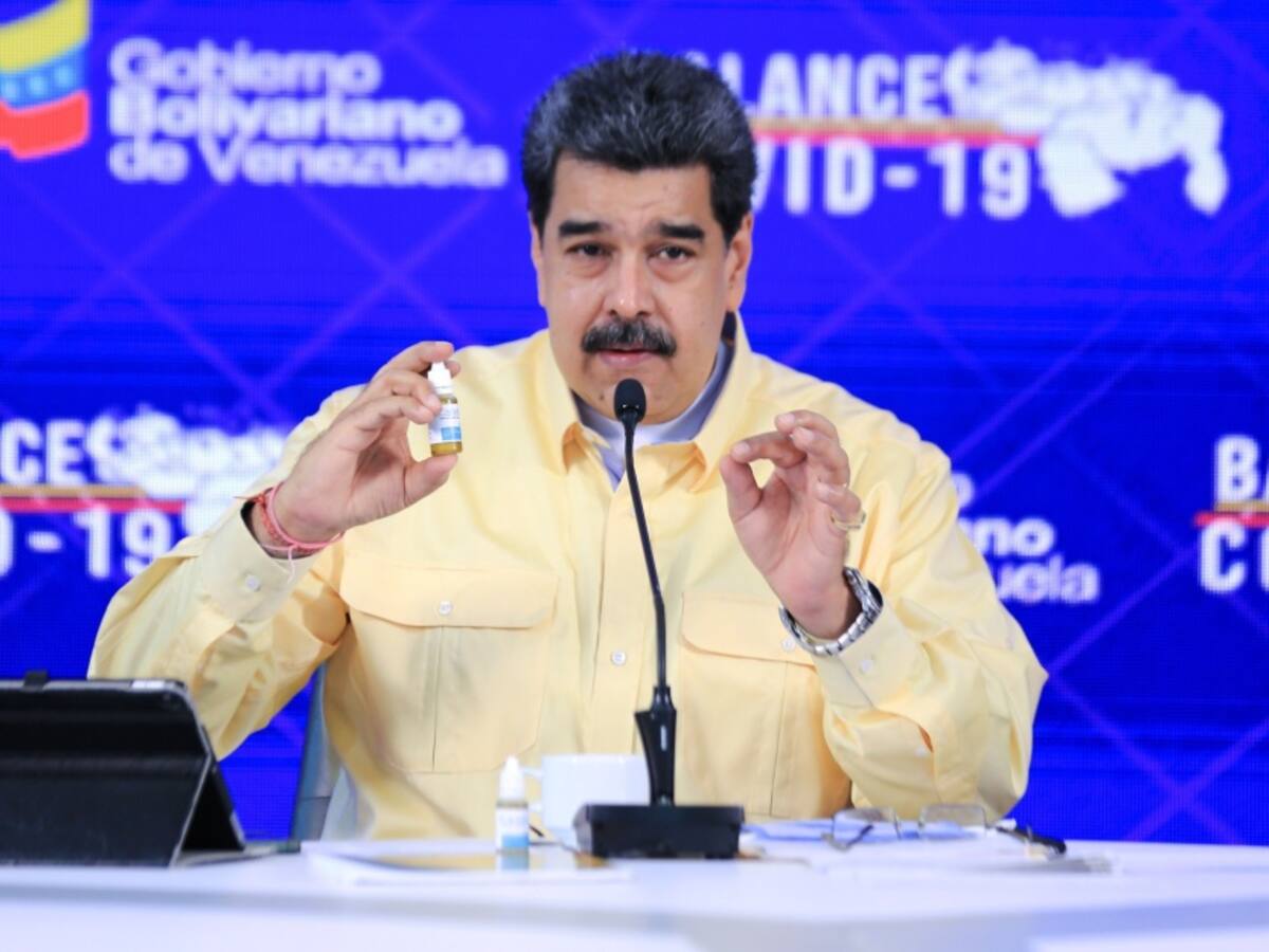 Nicolás Maduro presentó "goticas milagrosas" contra el COVID-19