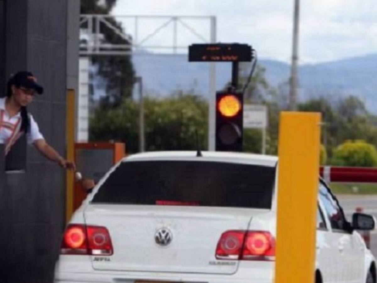 Alcaldes de 7 municipios protestan por incremento del peaje de Acapulco