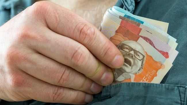 El Ministerio del Trabajo recordó a todos los empleadores del país que tienen plazo máximo hasta el próximo 30 de junio para pagar la prima de servicios. Foto: Getty Images / ANDRZEJ ROSTEK