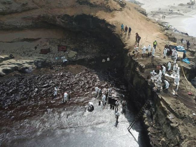Atención en las playas de Perú tras el derrame de 6.000 barriles de petróleo en la costa.           Foto: GettyImages